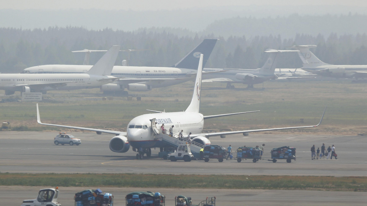 Dwie osoby zginęły, a około 40 zostało rannych w wyniku awaryjnego lądowania w sobotę na lotnisku Domodiedowo w Moskwie rosyjskiego samolotu pasażerskiego Tu-154 dagestańskich linii lotniczych - poinformowało ministerstwo ds. sytuacji nadzwyczajnych.