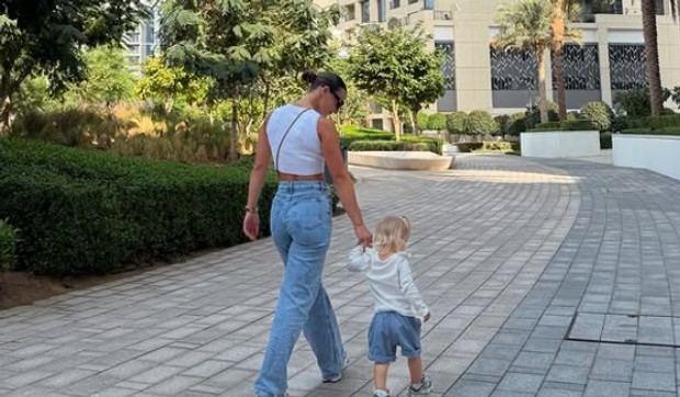 Adriana Kadar sa ćerkicom