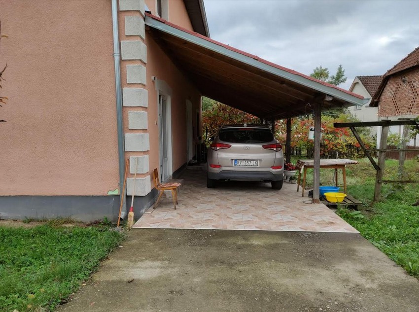 Kuča  u Godačici u kojoj je unuk ubio babu