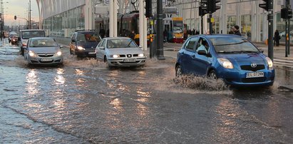 Woda zalała Trasę WZ. ZDiT kupi promy?