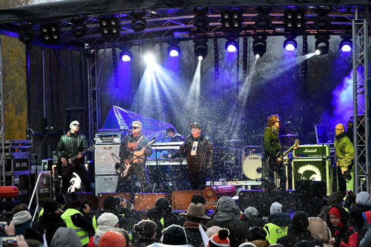 Zespół Big Cyc wystąpił na Polu Mokotowskim na zakończenie marszu 