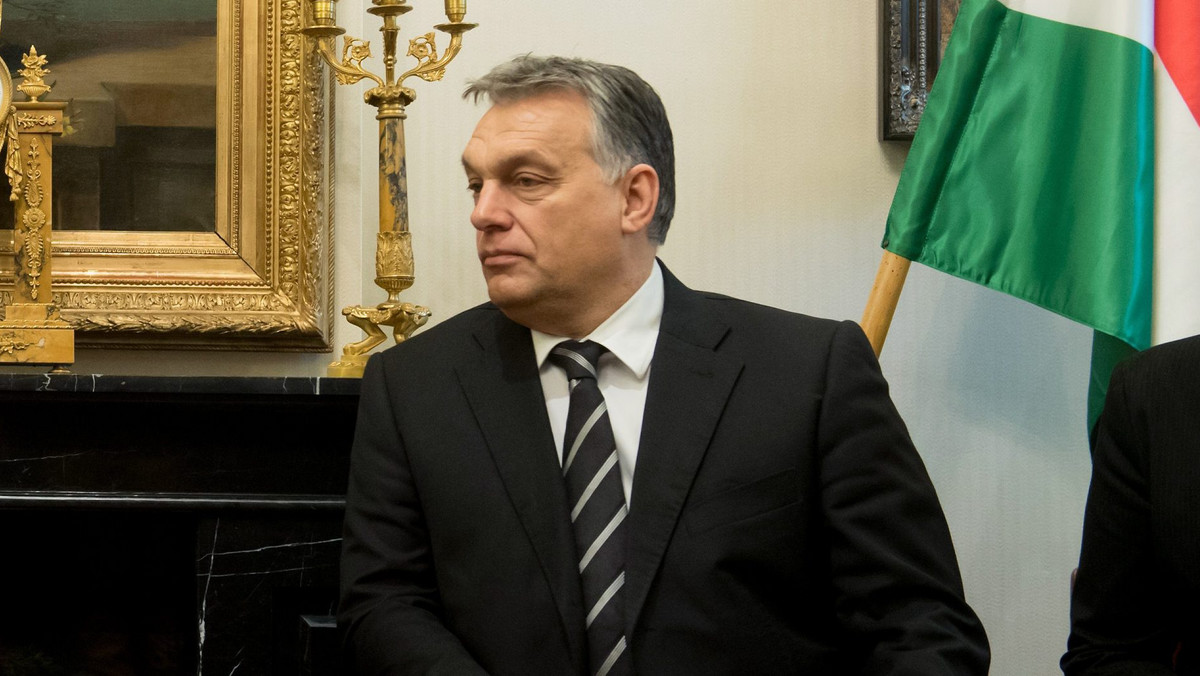 Europa powinna się pożegnać z "iluzją federalizmu" i stać się wielobiegunowa – oświadczył premier Węgier Viktor Orban. Za główny komunikat nowego prezydenta USA Donalda Trumpa uznał prawo narodów do stawiania samych siebie na pierwszym miejscu. "Otrzymaliśmy z najwyższego miejsca na świecie pozwolenie, byśmy także my mogli stawiać samych siebie na pierwszym miejscu. To wielka sprawa, wielka wolność i wielki prezent" - ocenił.