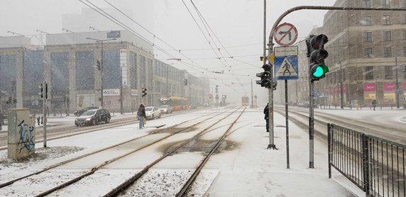 Załamanie pogody w Polsce. Potężna burza śnieżna nad Warszawą