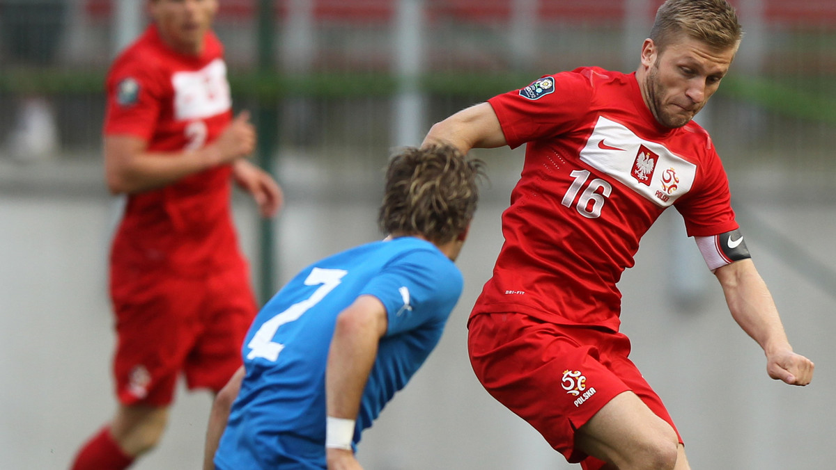 Franciszek Smuda podał w niedzielę 23-osobową kadrę, która będzie reprezentować Polskę podczas Euro 2012. Ze składu wypadli Kamil Glik, Tomasz Jodłowiec i Michał Kucharczyk. Polska prasa komentuje ten wybór bez emocji, gdyż wszyscy eksperci przewidywali właśnie taką decyzję selekcjonera.