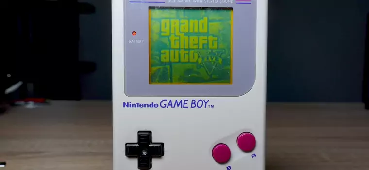 GTA V i YouTube na oryginalnym GameBoy'u. Konsolka może też łączyć się z wi-fi