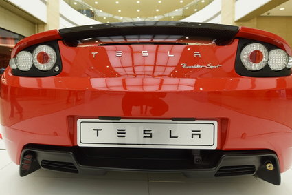 Tesla wykupiła kolejną firmę, by ratować produkcję Modelu 3 auta elektrycznego