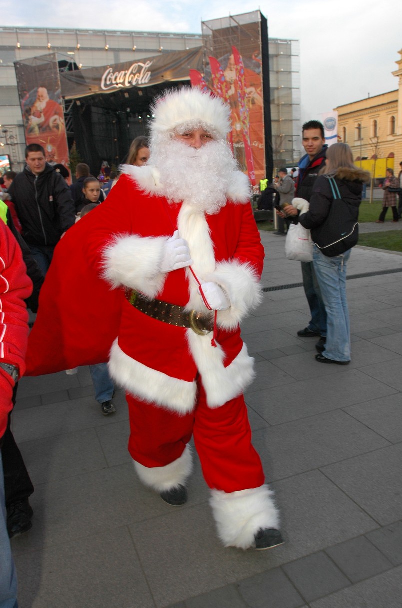 Świąteczny konwój ciężarówek MACK