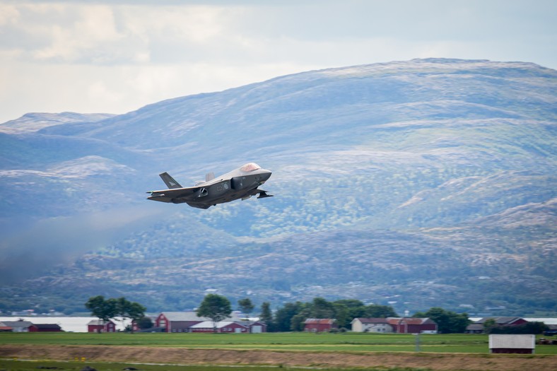 Norweski myśliwiec F-35. Oslo zdecydowało się na kupno 52 samolotów F-35A. W Europie na myśliwce F-35 zdecydowali się także Brytyjczycy, Finowie, Polacy, Niemcy, Czesi, Włosi, Grecy czy Duńczycy.