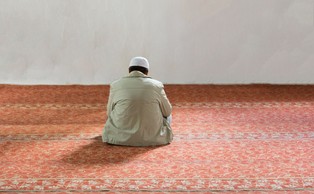 Premier Pakistanu: Karykatura Mahometa równoznaczna z negowaniem Holokaustu