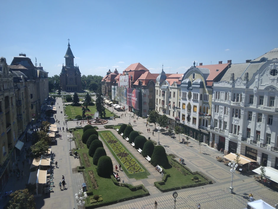 Trg pobede u Temišvaru nekada se zvao Trg opere. Jedan je od tri velika trga u gradu na Begeju