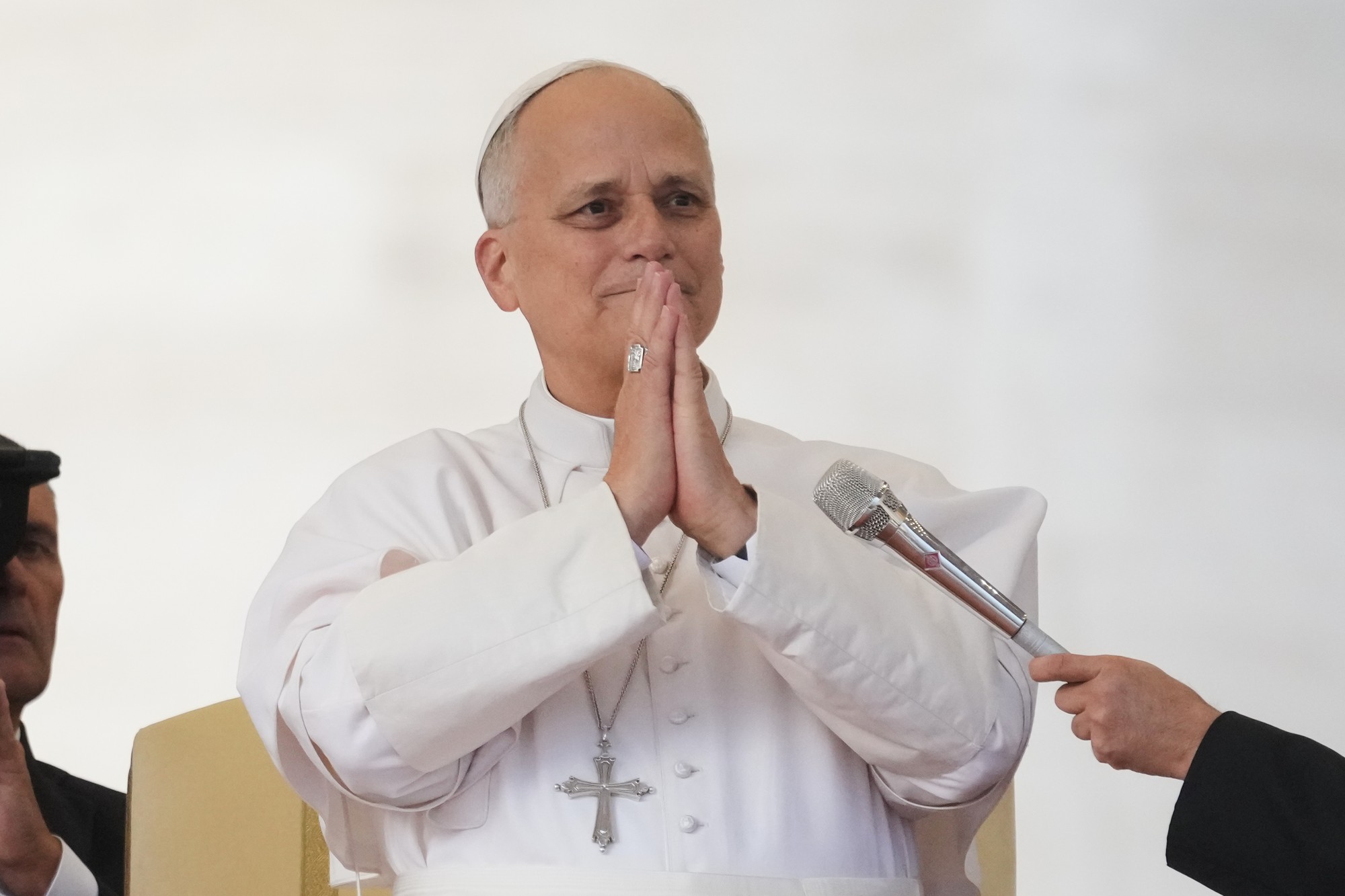Pápež Lev XIV. sa ukázal pred tisíckami ľudí.