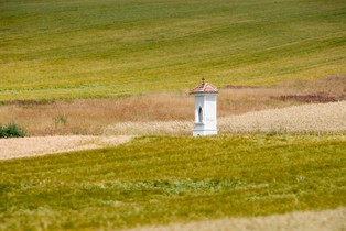 Podatek od przydrożnych kapliczek i krzyży? Zaskakująca interpretacja fiskusa