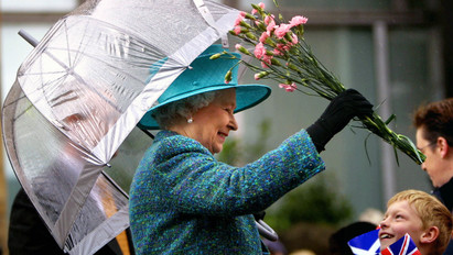 II. Erzsébet királynő lett az elmúlt 60 év legnagyobb női ikonja – Mutatjuk, kik követik a legtökéletesebb asszonyok listáján