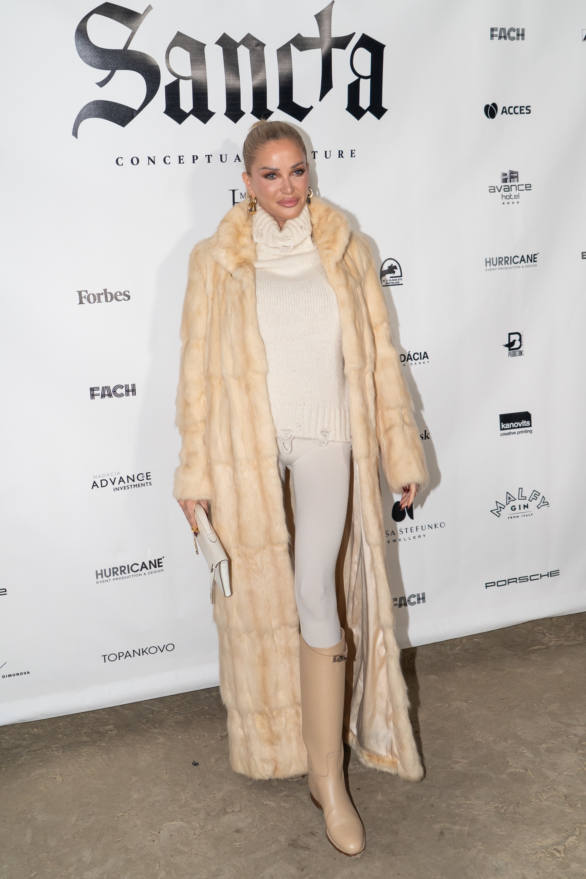 Módna prehliadka Marcel Holubec W. Fashion show 2025 - lekárka Alena Pallová.