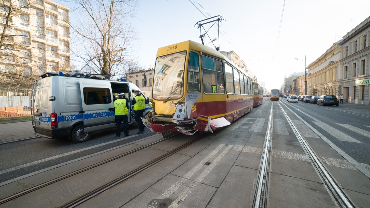 Do 12 lat pozbawienia wolności - taka kara grozi motorniczemu, który spowodował tragiczny w skutkach wypadek w centrum Łodzi. W jego wyniku dwie osoby zginęły, a dwie zostały ciężko ranne. Według policji motorniczy miał ponad 1,2 promila alkoholu w wydychanym powietrzu.