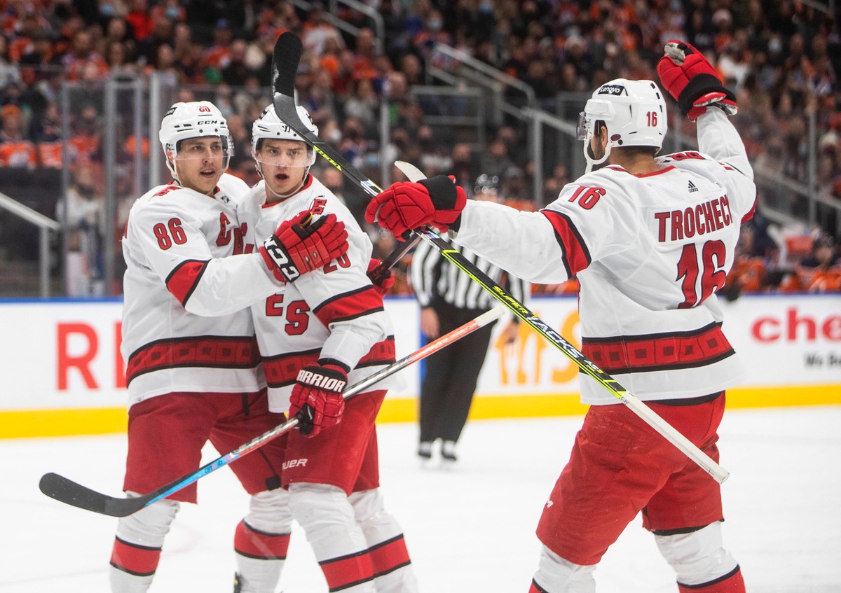 Radość hokeistów Carolina Hurricanes