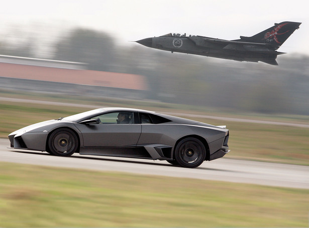 Lamborghini reventon kontra tornado