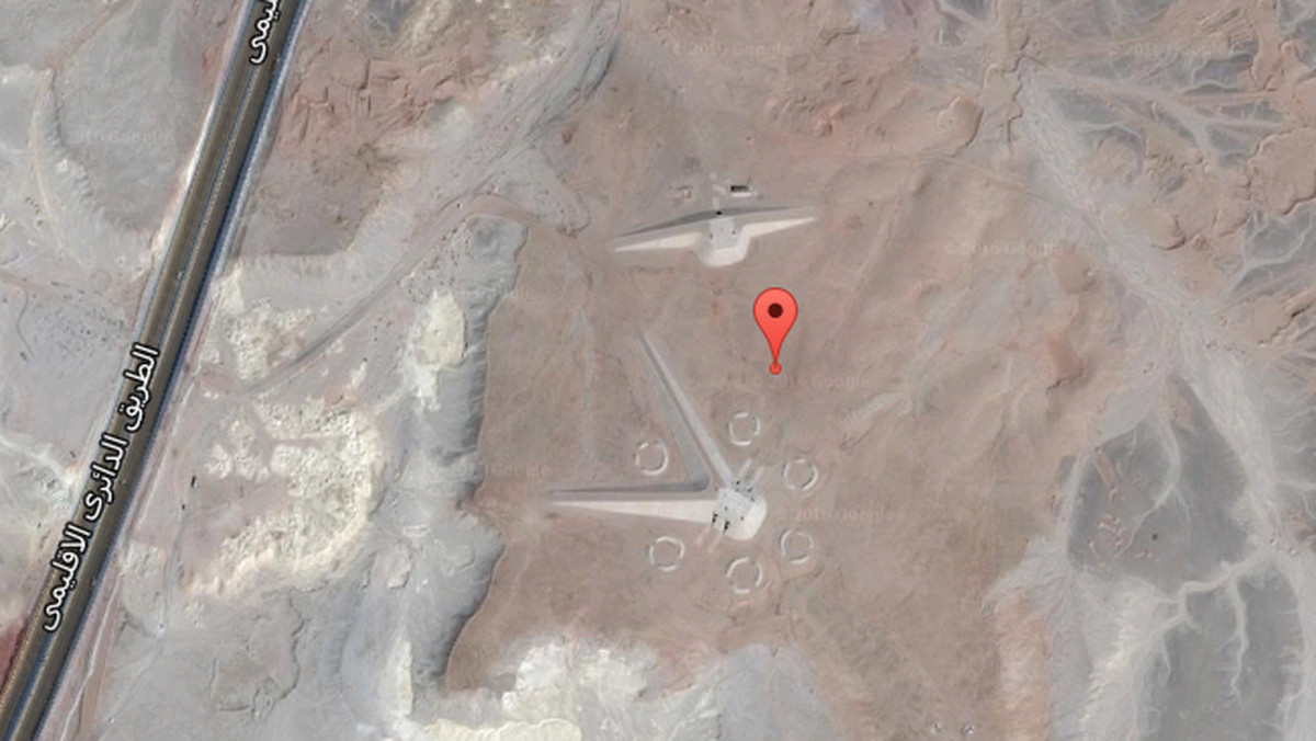 Na zdjęciach satelitarnych Google Maps internauci co i rusz znajdują dziwne budynki, przedmioty, a nawet zatopione w jeziorze samoloty. Tym razem na terenie Egiptu wypatrzono budynek przypominający bazę kosmiczną z "Gwiezdnych Wojen".