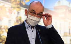 Minister zdrowia Czech: Sytuacja robi się poważna, zaproponuję przywrócenie restrykcji