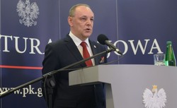 Dwie połowy dwóch różnych ciał... Prokurator Pasionek wylicza błędy w pochówkach ofiar smoleńskich