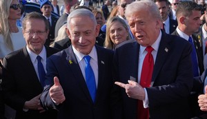 Benjamin Netanjahu i Donald Tramp na aerodromu Ben Gurion kod Tel Aviva 13. oktobra 2025.
