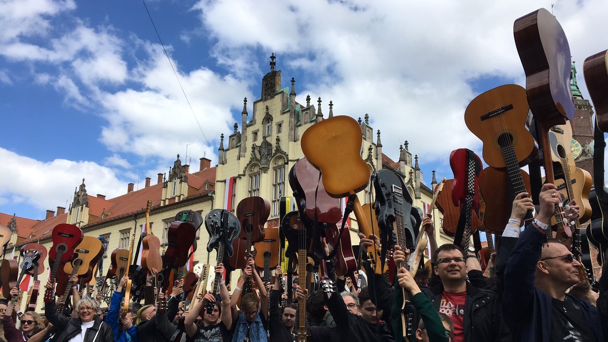 6299 gitarzystów zagrało wspólnie we Wrocławiu