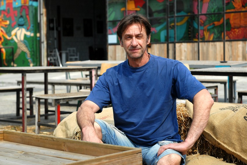 Slobodan Beštić u Dorćol platzu, matičnoj sceni "Prometejevog puta" 