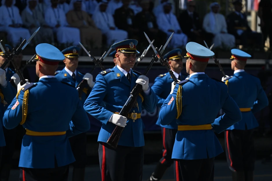 Na paradi je angažovano 10.000 učesnika