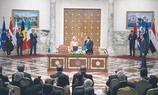 Pieniądze w Egipcie, migranci za morzem