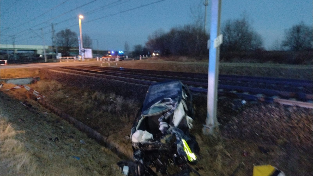 Legnica Śmiertelny Wypadek Na Przejeździe Kolejowym Wiadomości