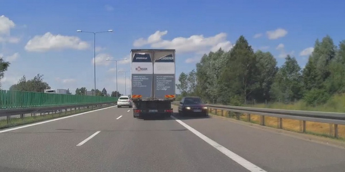 Jechał pod prąd drogą ekspresową. Policja wciąż go szuka