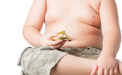 Odchudzanie dziecka a deficyt kaloryczny. Dietetyk wyjaśnia