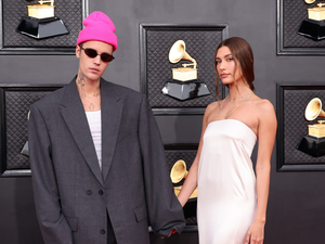 Justin Bieber és Hailey Bieber csókolózós fotójába te is belepirulsz, csak úgy szikrázik a sztárpár között a levegő