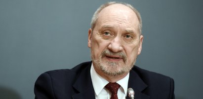 Źródła w MON: Macierewicz wpadł w szał, chciał uruchamiać służby