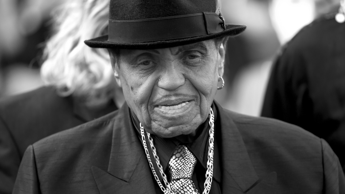 Joe Jackson nie żyje. Ojciec Michaela Jacksona miał 89 lat. Zmagał się z rakiem trzustki. Patriarcha rodziny Jacksonów i menedżer muzyczny zmarł w środę rano w Las Vegas - podaje portal TMZ.