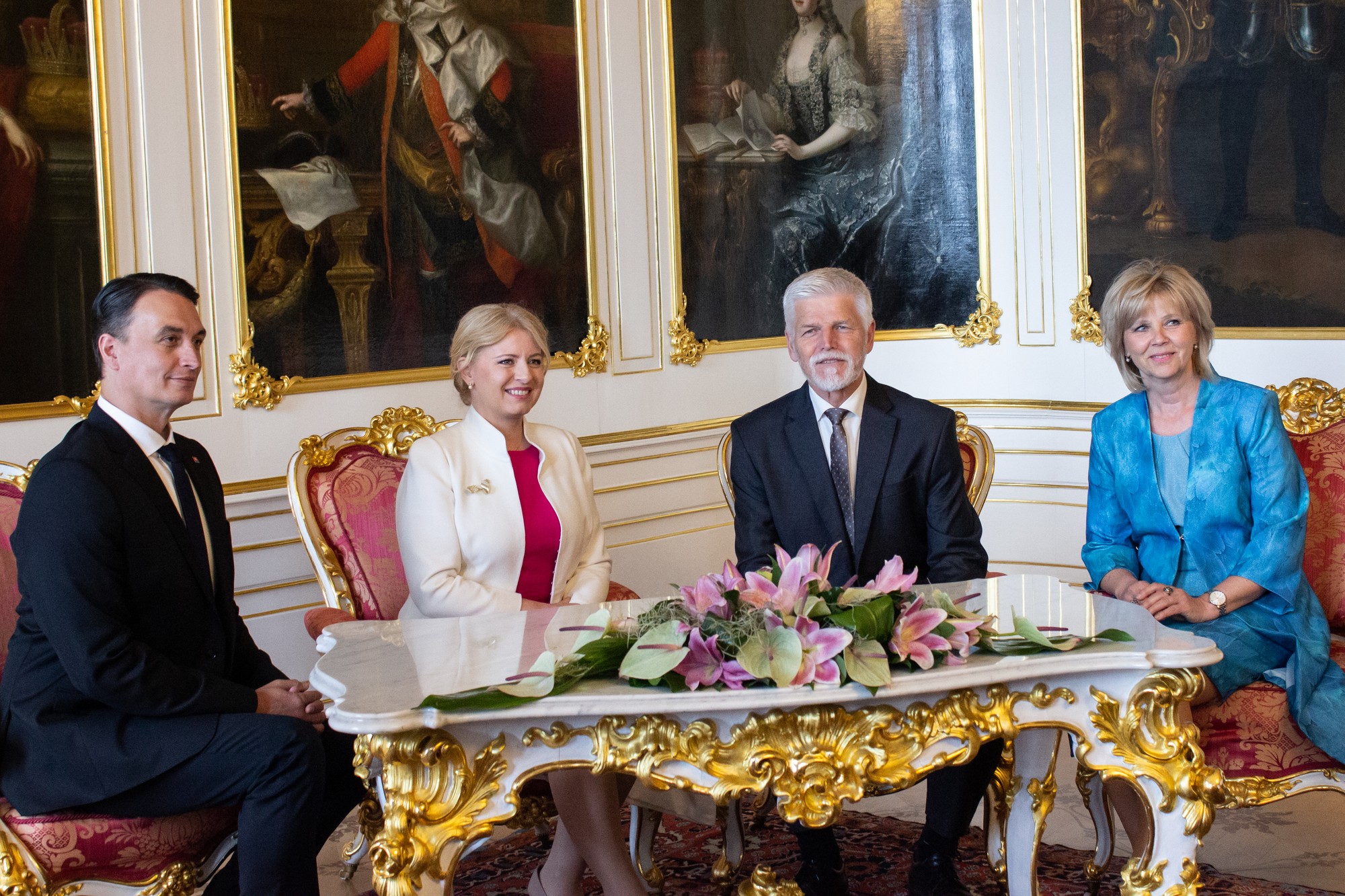 Český prezident Petr Pavel prijal na Pražskom hrade prezidentku SR Zuzanu Čaputovú.