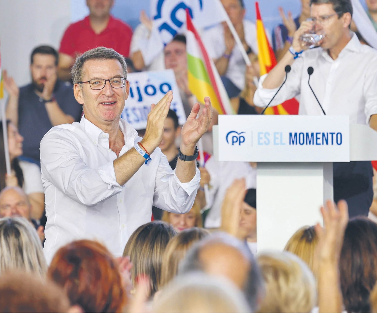 Alberto Núñez Feijóo na spotkaniu wyborczym w Logrono