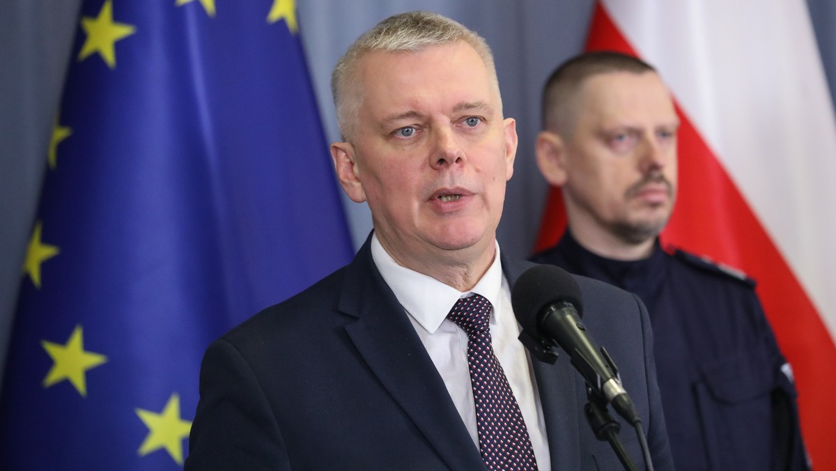 Donald Tusk mówił o rosyjskich planach sabotażu. Szef MSWiA Tomasz Siemoniak ujawnia szczegóły [Źródło: Onet]
