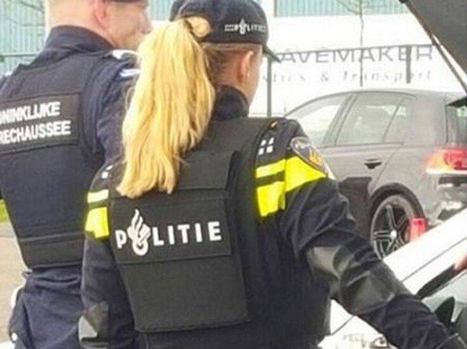 Fotografija zgodne policajke izazvala veliku raspravu na mrežama