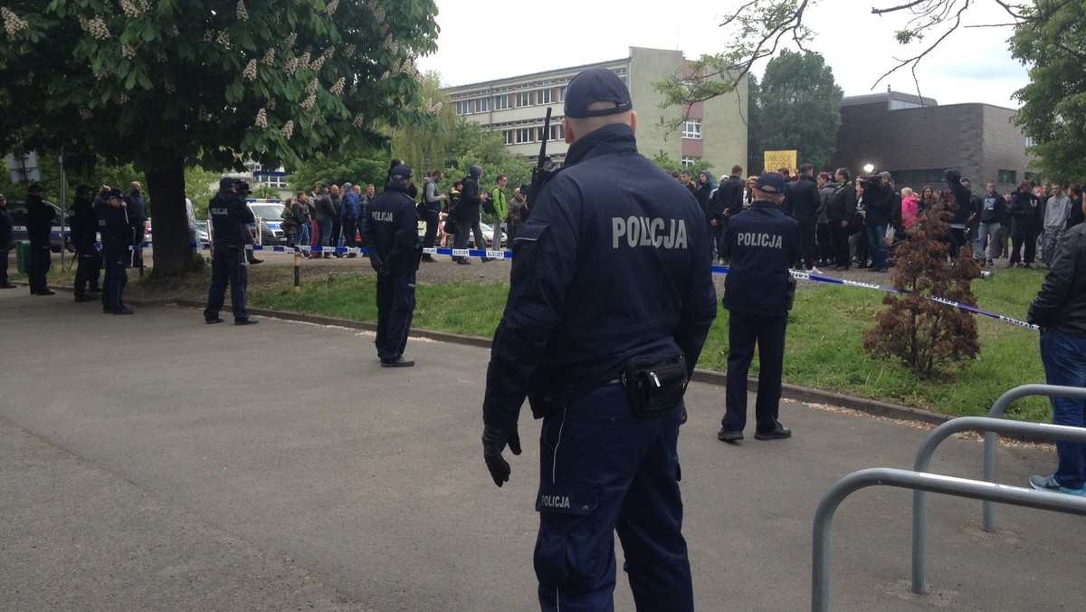 Zapowiadana na czwartek (1 czerwca) manifestacja przeciwko brutalności policji przed wrocławskim komisariatem Stare Miasto nie dojdzie do skutku. Rok temu to właśnie na komisariacie przy ul. Trzemeskiej zmarł Igor Stachowiak. Organizatorzy odwołali wydarzenie, bo, ich zdaniem, zostało ono upolitycznione.