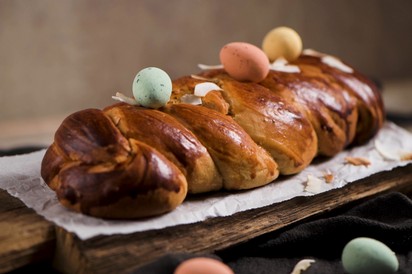 Recept: foszlós és puha húsvéti kalács mandulaliszttel