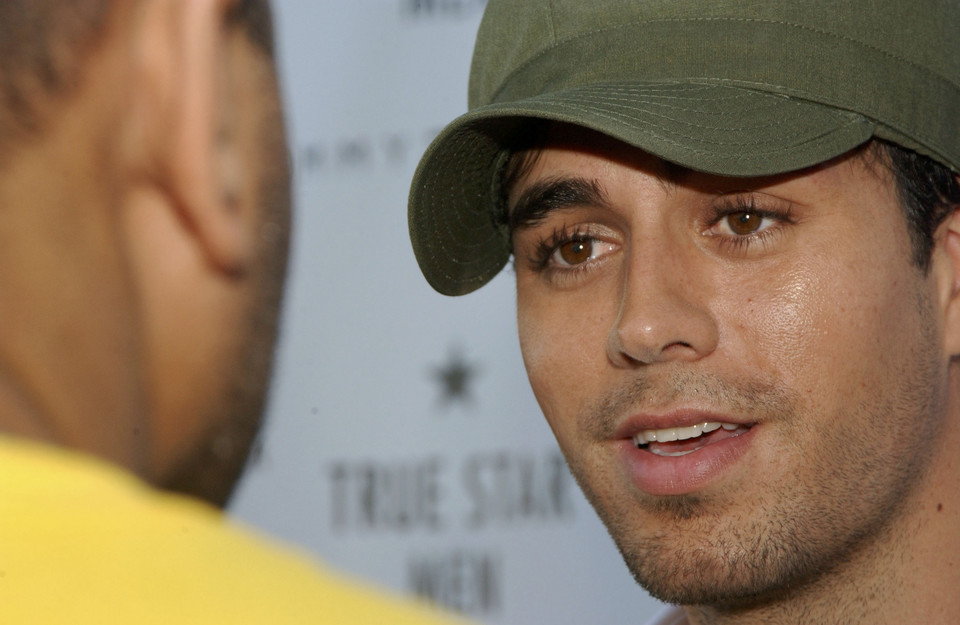 Enrique Iglesias w Polsce! Kiedy koncert? Jak się zmieniał? [STARE ZDJĘCIA]  - Plejada.pl