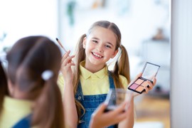 Doktori upozoravaju na OPASAN NOVI TREND koji se širi TikTokom: "Uništava zdravlje devojčica, a učestvuju čak i sa samo 7 godina"