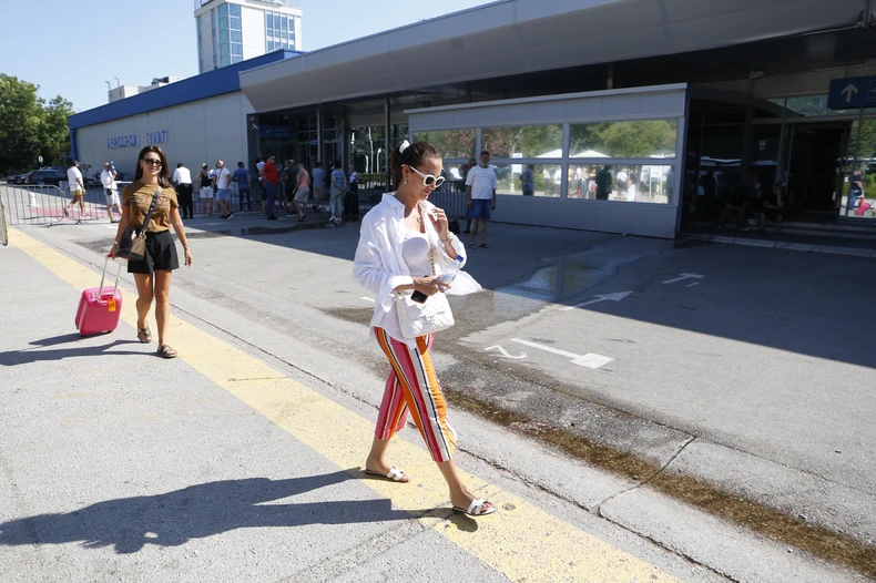 Aleksandra Prijović na aerodromu