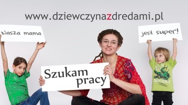 Dziewczyna z dredami i super mama szuka pracy na... billboardzie