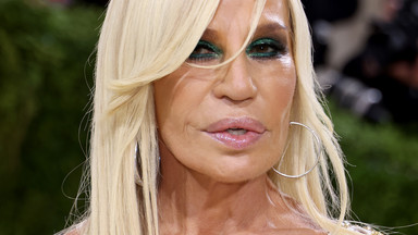 Donatella Versace kończy 67 lat. Tak się zmieniała 