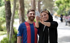 Prokurator generalny Iranu grozi kibickom: Kobieta oglądająca półnagich mężczyzn popełnia grzech