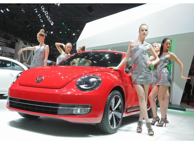 Salon samochodowy w Tokio - dziewczyny