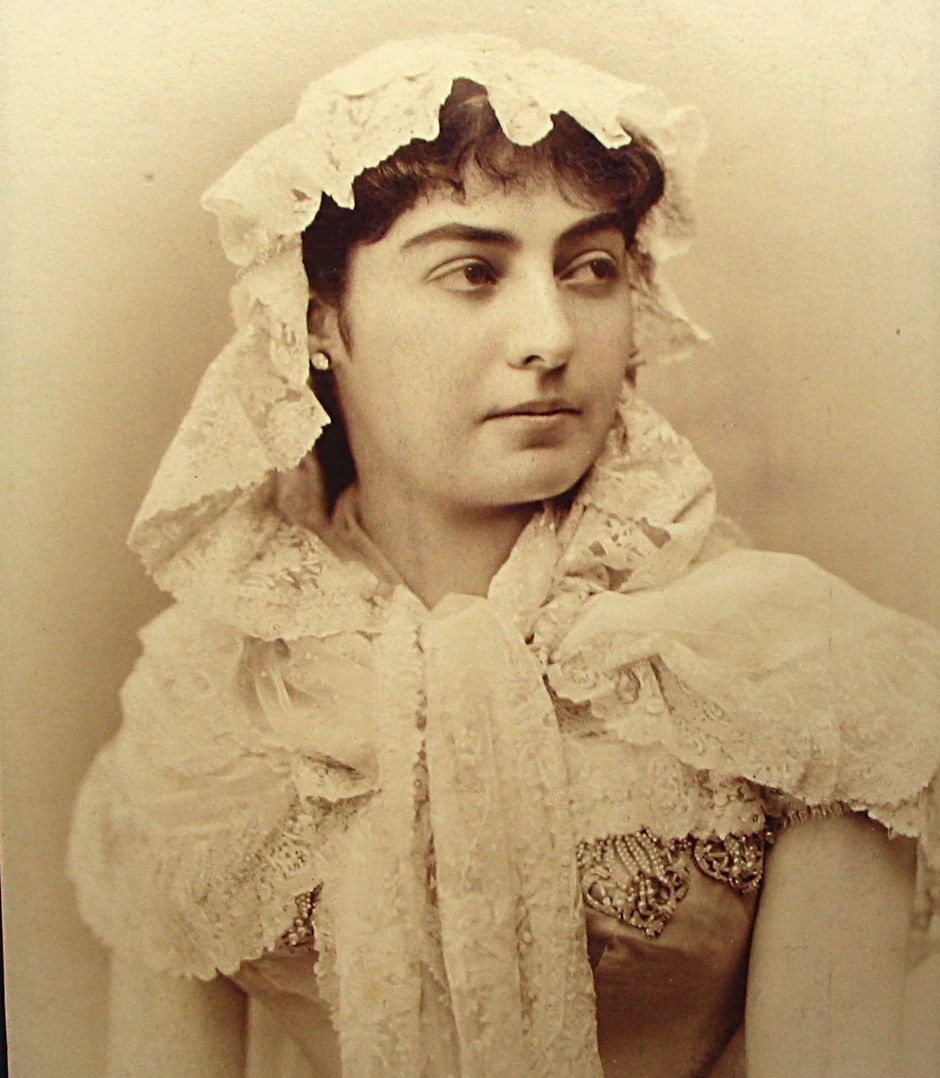 Natalija Obrenović je veoma doprinela emancipaciji žena, jer je pomogla osnivanje Ženskog društva u Beogradu i bila pokroviteljka i prvoga ženskog časopisa „Domaćica“