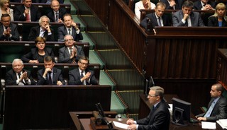 Poseł PiS do Tuska: Niech pan sam sobie płaci 7 złotych za benzynę